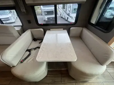 2022 Tiffin Motorhomes Allegro RED photo 14