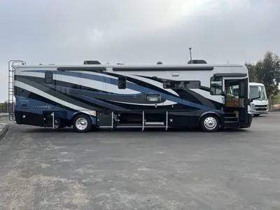 2022 Tiffin Motorhomes Allegro RED photo 24