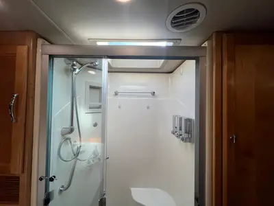 2022 Tiffin Motorhomes Allegro RED photo 18