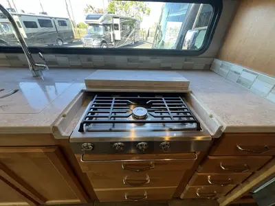 2022 Tiffin Motorhomes Allegro RED photo 8