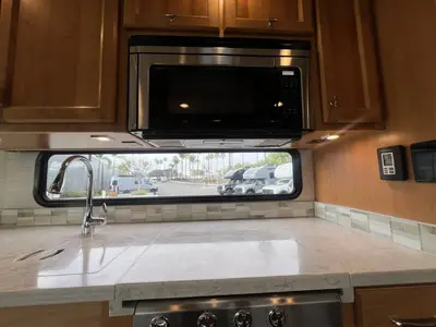 2022 Tiffin Motorhomes Allegro RED photo 9