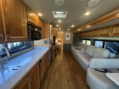 2022 Tiffin Motorhomes Allegro RED photo 4