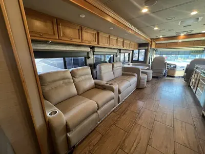 2022 Tiffin Motorhomes Allegro RED photo 11