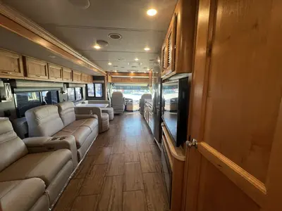 2022 Tiffin Motorhomes Allegro RED photo 3