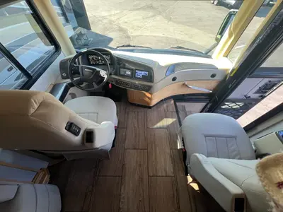 2022 Tiffin Motorhomes Allegro RED photo 2