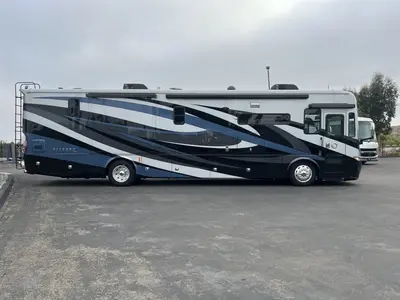 2022 Tiffin Motorhomes Allegro RED photo 23