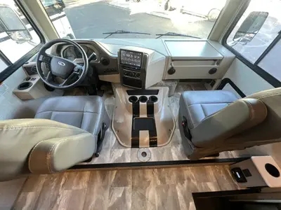 2022 Thor Motor Coach Windsport photo 2
