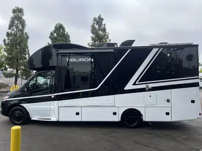 2025 Thor Motor Coach Tiburon photo 18