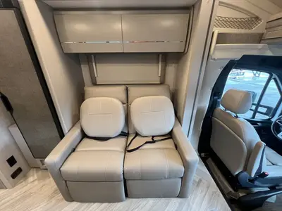 2025 Thor Motor Coach Tiburon photo 12