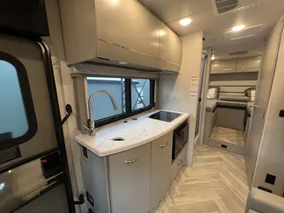 2025 Thor Motor Coach Tiburon photo 6