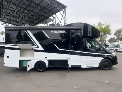 2025 Thor Motor Coach Tiburon photo 21
