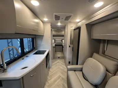 2025 Thor Motor Coach Tiburon photo 5