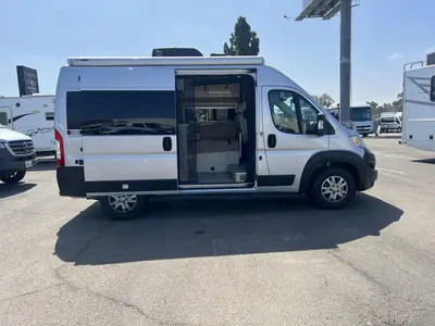 2025 Thor Motor Coach Rize photo 18