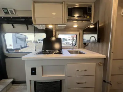 2025 Thor Motor Coach Rize photo 8