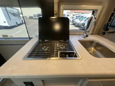 2025 Thor Motor Coach Rize photo 9