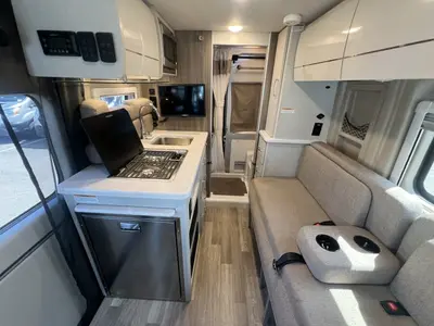 2025 Thor Motor Coach Rize photo 5