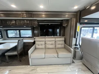 2023 Fleetwood Discovery photo 12