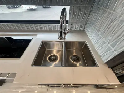 2023 Fleetwood Discovery photo 10