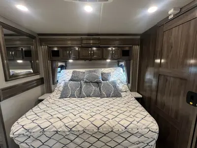 2023 Fleetwood Discovery photo 14