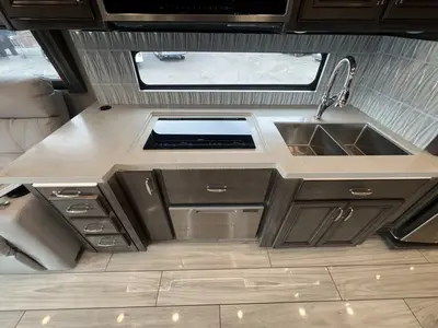 2023 Fleetwood Discovery photo 8