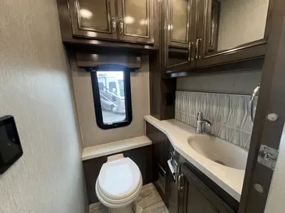 2023 Fleetwood Discovery photo 13