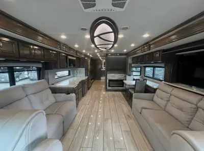 2023 Fleetwood Discovery photo 4