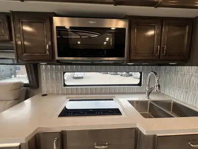 2023 Fleetwood Discovery photo 9