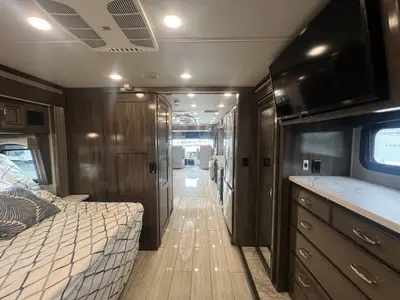 2023 Fleetwood Discovery photo 3