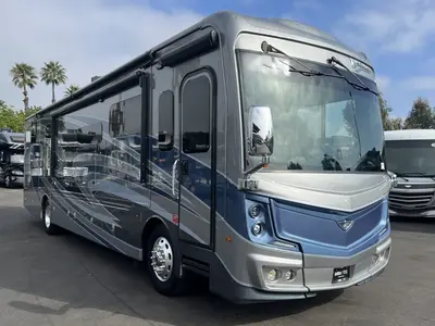 2023 Fleetwood Discovery exterior