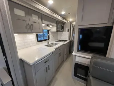 2023 Thor Motor Coach Inception photo 6