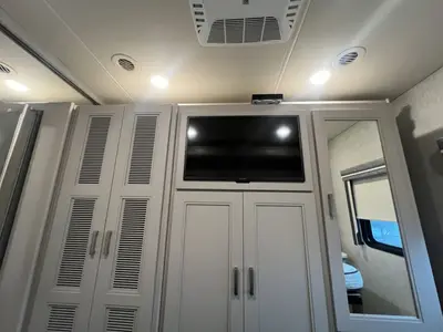 2023 Thor Motor Coach Inception photo 17