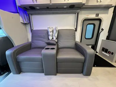 2023 Thor Motor Coach Inception photo 12