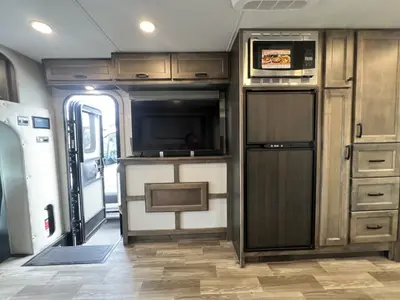 2026 Tiffin Motorhomes Midas photo 10