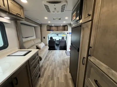 2026 Tiffin Motorhomes Midas photo 3