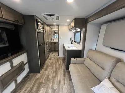 2026 Tiffin Motorhomes Midas photo 4
