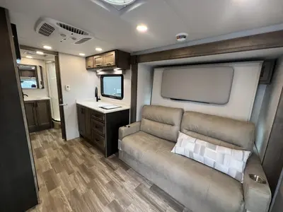 2026 Tiffin Motorhomes Midas photo 5