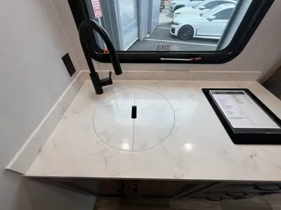 2026 Tiffin Motorhomes Midas photo 8