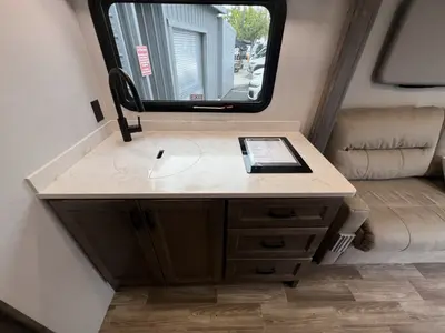 2026 Tiffin Motorhomes Midas photo 7
