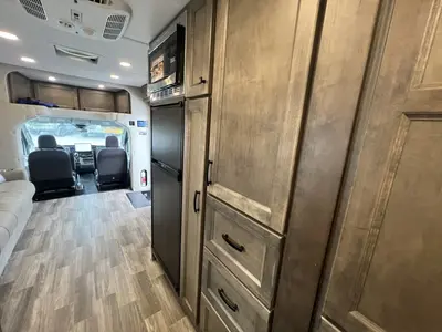 2026 Tiffin Motorhomes Midas photo 9