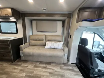 2026 Tiffin Motorhomes Midas photo 6