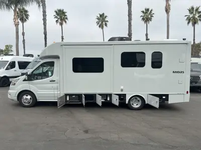 2026 Tiffin Motorhomes Midas photo 18