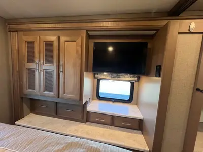 2022 Thor Motor Coach Magnitude photo 17