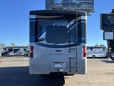 2022 Thor Motor Coach Magnitude photo 25