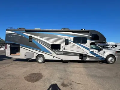 2022 Thor Motor Coach Magnitude photo 24
