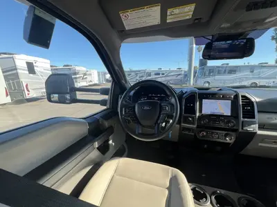 2022 Thor Motor Coach Magnitude photo 2