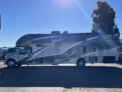 2022 Thor Motor Coach Magnitude photo 22