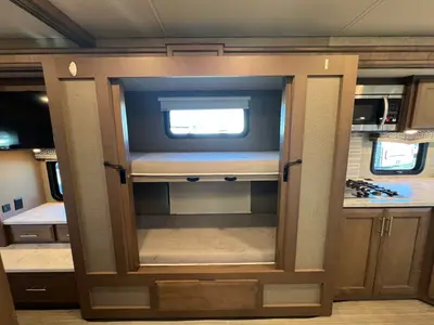 2022 Thor Motor Coach Magnitude photo 12
