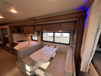 2022 Thor Motor Coach Magnitude photo 6