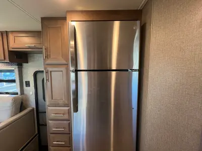 2022 Thor Motor Coach Magnitude photo 14