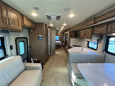 2022 Thor Motor Coach Magnitude photo 5